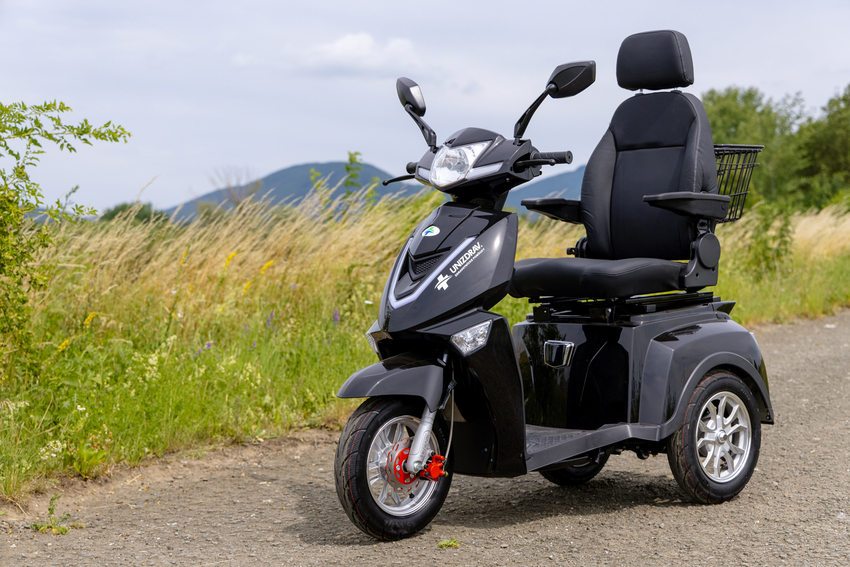 Scuter electric cu trei roți CHAMPION pentru seniori și persoane invalide - motor puternic de 1000 W, negru