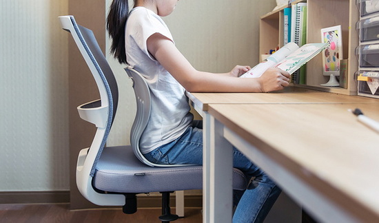 Suport ergonomic pentru copii pentru o postură corectă Curble KIDS, turcoaz