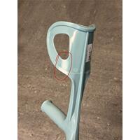 Cârjă cu sprijin pe antebraț - gri DEFECT ESTETIC LA PIESA DE PLASTIC