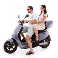 Scuter electric UNIZDRAV e-City cu o autonomie de 120 km