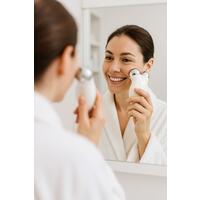 Aparat de masaj pentru față și gât cu funcție EMS