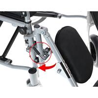 Scaun cu rotile reglabil - ARTICOL EXPUS, SUPORTUL DE PICIOARE SI SPĂTAR MURDARE