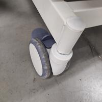 Pat electric rabatabil cu saltea Multibed - ZGÂRIETURI, ROȚI ȘI SALTEA UȘOR MURDARE