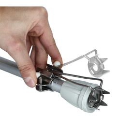 Atașament anti-alunecare pentru cârje cu închidere metalică