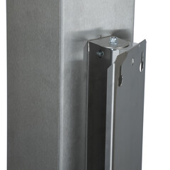 Lampă germicidă închisă pe perete UNIZDRAV