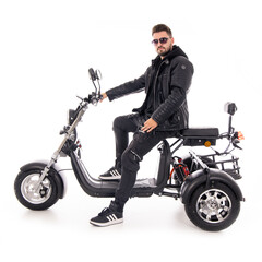 ELECTRIC CHOPPER UNIZDRAV cu trei roți - motor puternic de 2000 W