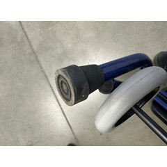 Rolator cu două roți și șezut (Articol folosit)