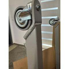 Dispozitiv electric de ridicare pacienți - FĂRĂ SLING, ROȚI UȘOR MURDARE, ZGÂRIETURI PE CONSTRUCȚIE