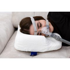 Pernă ortopedică cu decupaj pentru somnul cu mască CPAP
