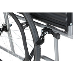 Scaunul cu rotile UNIZDRAV Basic