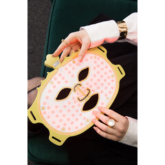 Mască cu fototerapie LED GOLD UNIZDRAV