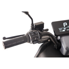 Scuter electric UNIZDRAV e-City cu o autonomie de 60 km