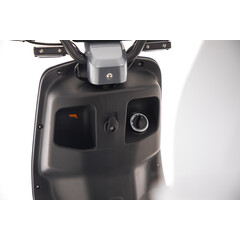 Scuter electric UNIZDRAV e-City cu o autonomie de 120 km