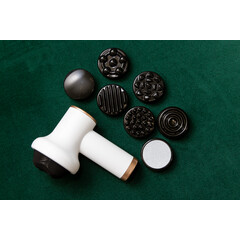 Aparat de masaj 8 în 1 cu afișaj LCD - AMBALAJ ORIGINAL DETERIORAT