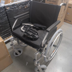 Scaun cu rotile ușor cu centru de greutate reglabil (Articol expus)