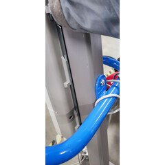 Dispozitiv electric de ridicare pacienți - FĂRĂ SLING, ROȚI UȘOR MURDARE, ZGÂRIETURI PE CONSTRUCȚIE