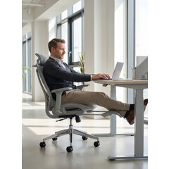 Scaun de birou ergonomic cu suport pentru picioare UNIZDRAV