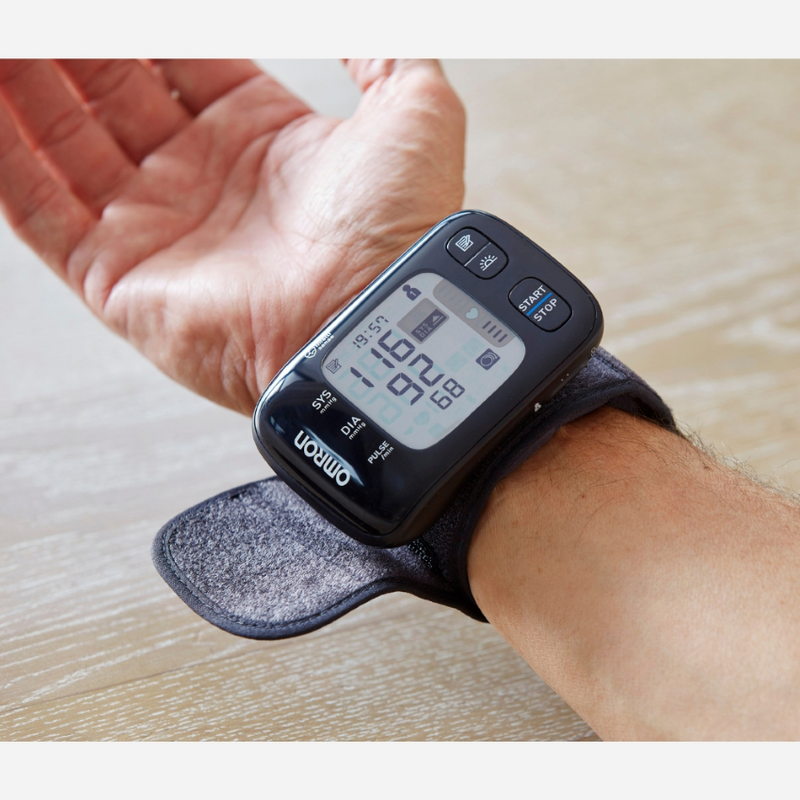 Tensiometru OMRON RS7 Intelli IT