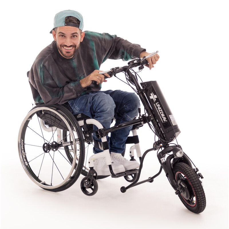 Propulsor pentru scaun cu rotile activ