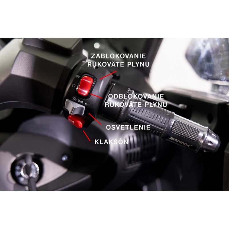 Scuter acoperit cu trei roți CHAMPION MiniCar pentru seniori și imobili - motor puternic de 1500 W