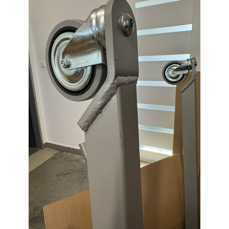 Dispozitiv electric de ridicare pacienți - FĂRĂ SLING, ROȚI UȘOR MURDARE, ZGÂRIETURI PE CONSTRUCȚIE