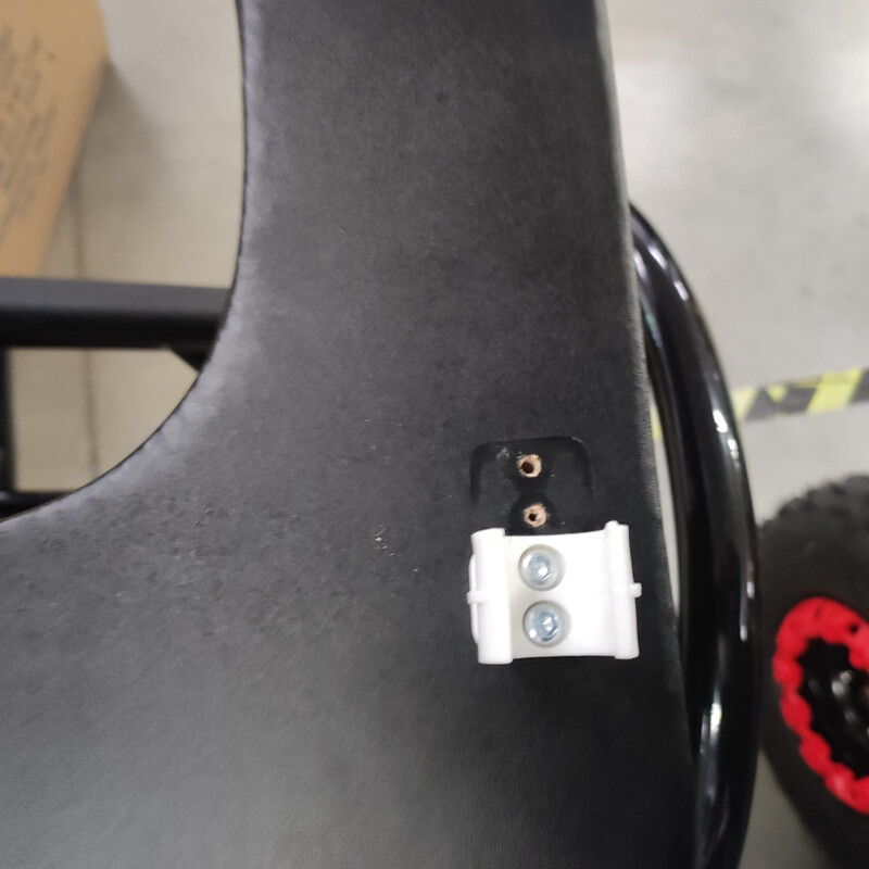 Scaun de toaletă pliant UNIZDRAV (Produs expus)