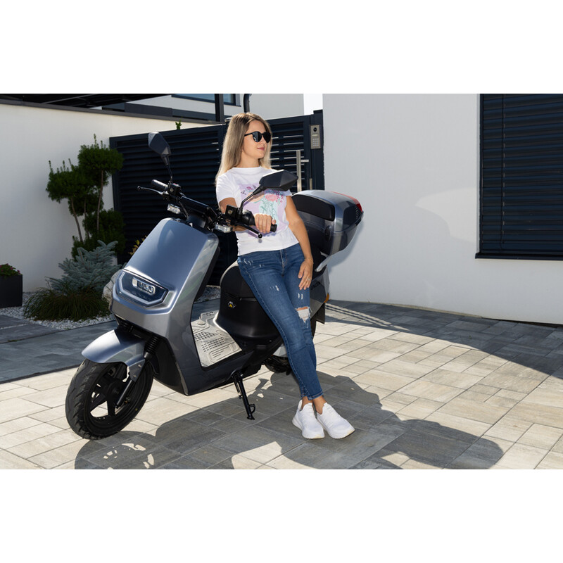 Scuter electric UNIZDRAV e-City cu o autonomie de 120 km