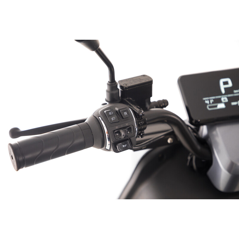 Scuter electric UNIZDRAV e-City cu o autonomie de 120 km