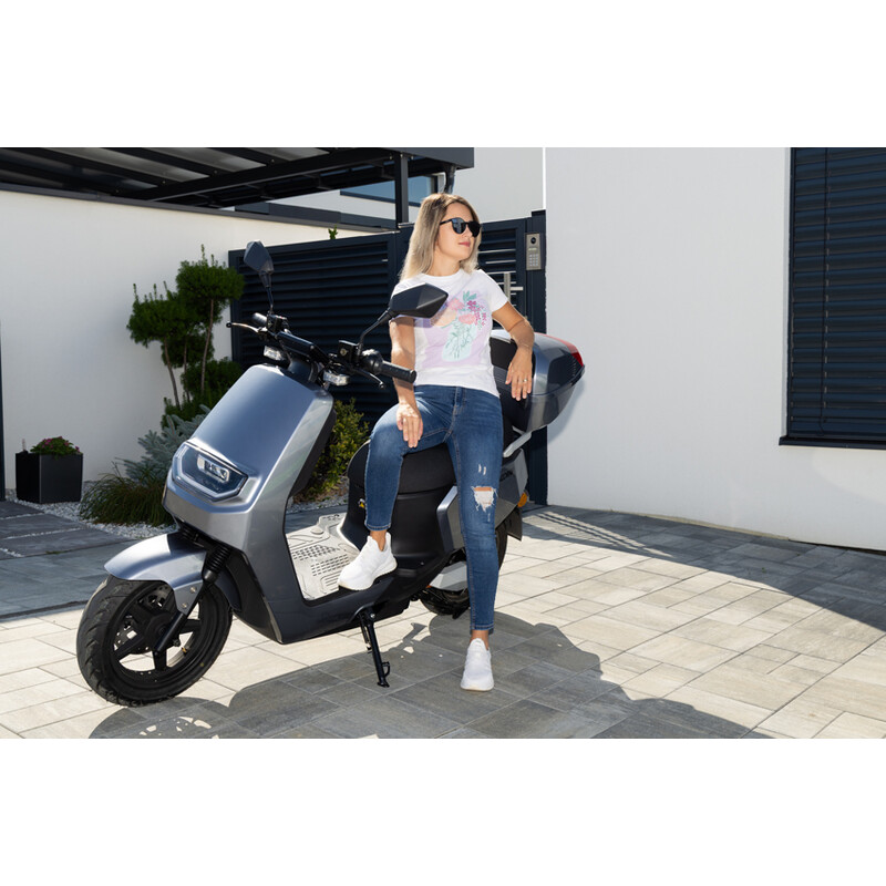 Scuter electric UNIZDRAV e-City cu o autonomie de 120 km