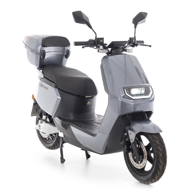 Scuter electric UNIZDRAV e-City cu o autonomie de 120 km