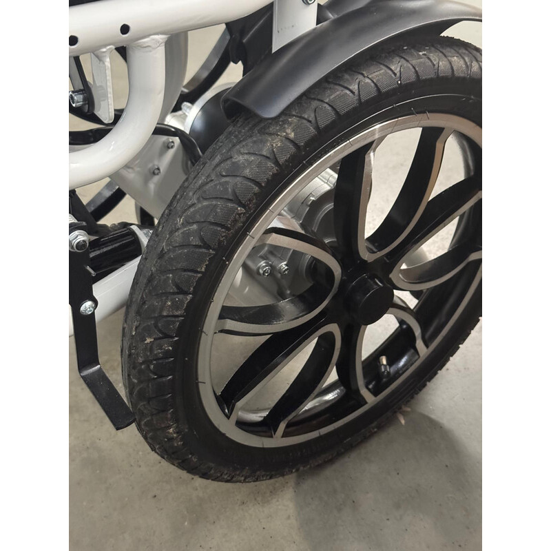 Scaun cu rotile electric AT52304 (Articol folosit)