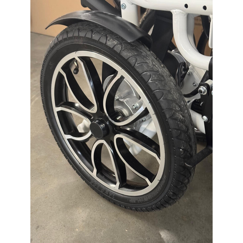 Scaun cu rotile electric AT52304 (Articol folosit)