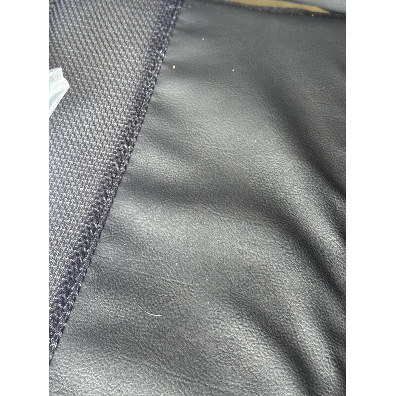 Scaun cu rotile reglabil - ARTICOL EXPUS, SUPORTUL DE PICIOARE SI SPĂTAR MURDARE