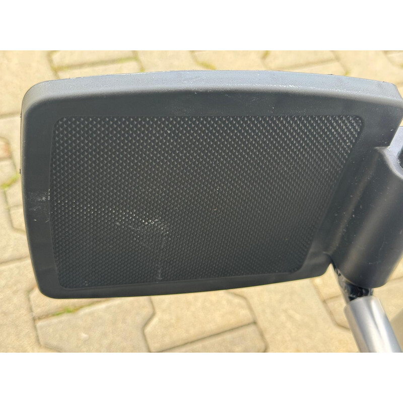 Scaun cu rotile reglabil - ARTICOL EXPUS, SUPORTUL DE PICIOARE SI SPĂTAR MURDARE