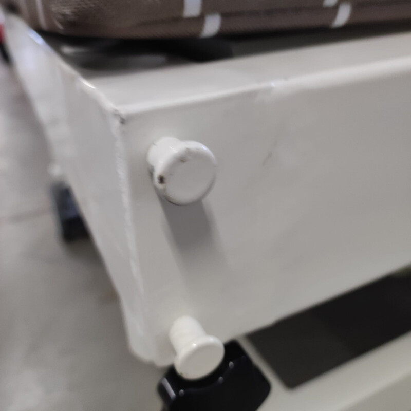 Pat electric rabatabil cu saltea Multibed - ZGÂRIETURI, ROȚI ȘI SALTEA UȘOR MURDARE