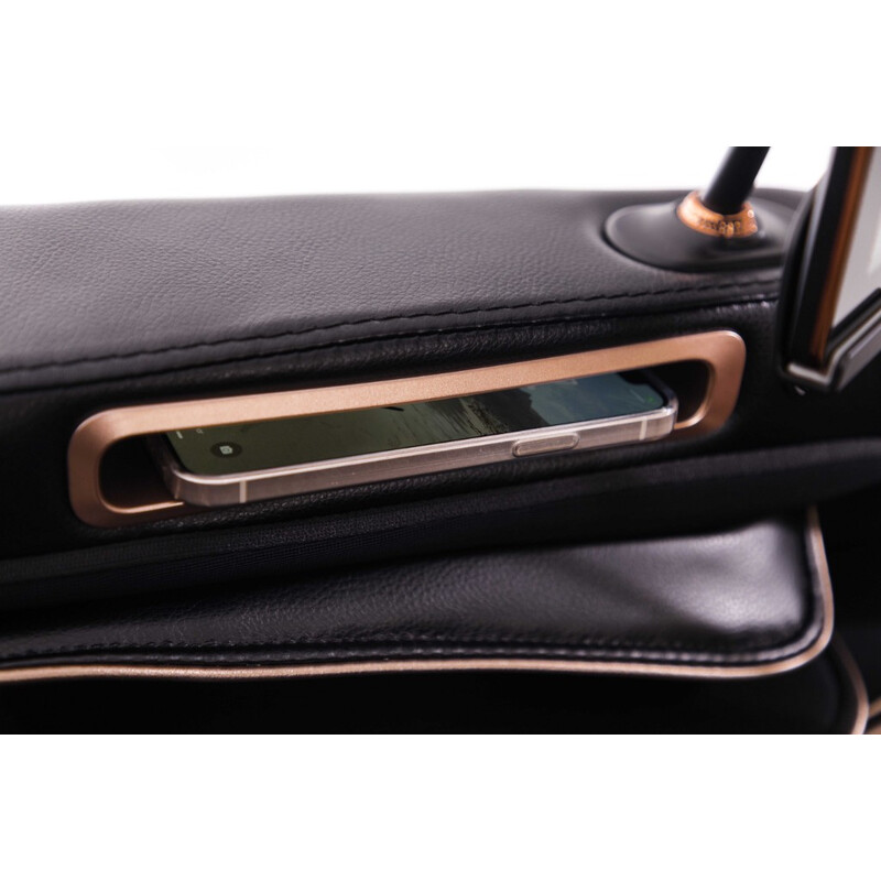 Fotoliu electric de masaj LUX 4D MASSAGER, negru/auriu - PIESĂ EXPUSĂ, ZGÂRIETURI UȘOARE