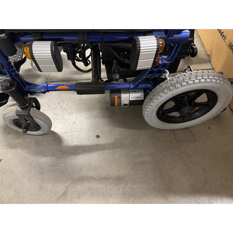 Scaun cu rotile electric cu lumini, 46 cm - PORDUS EXPUS ÎN SHOWROOM, ANVELOPE/TREPTE MURDARE