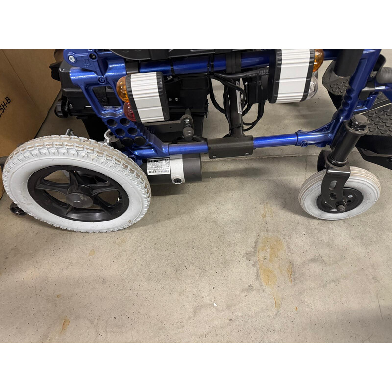 Scaun cu rotile electric cu lumini, 46 cm - PORDUS EXPUS ÎN SHOWROOM, ANVELOPE/TREPTE MURDARE