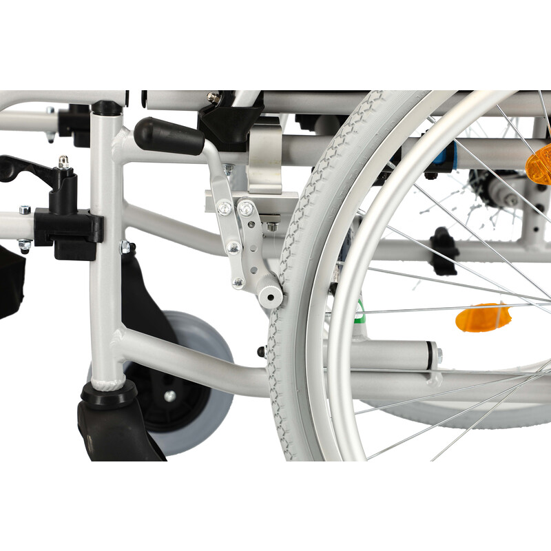 Scaun cu rotile ușor cu centru de greutate reglabil -FĂRĂ AMBALAJUL ORIGINAL, ZGÂRIETURI PE MÂNER