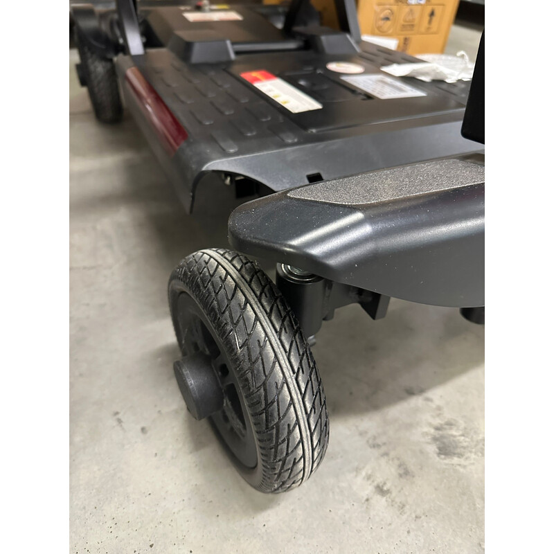 Scaun cu rotile pliabil COMPACT pentru seniori cu baterie litiu