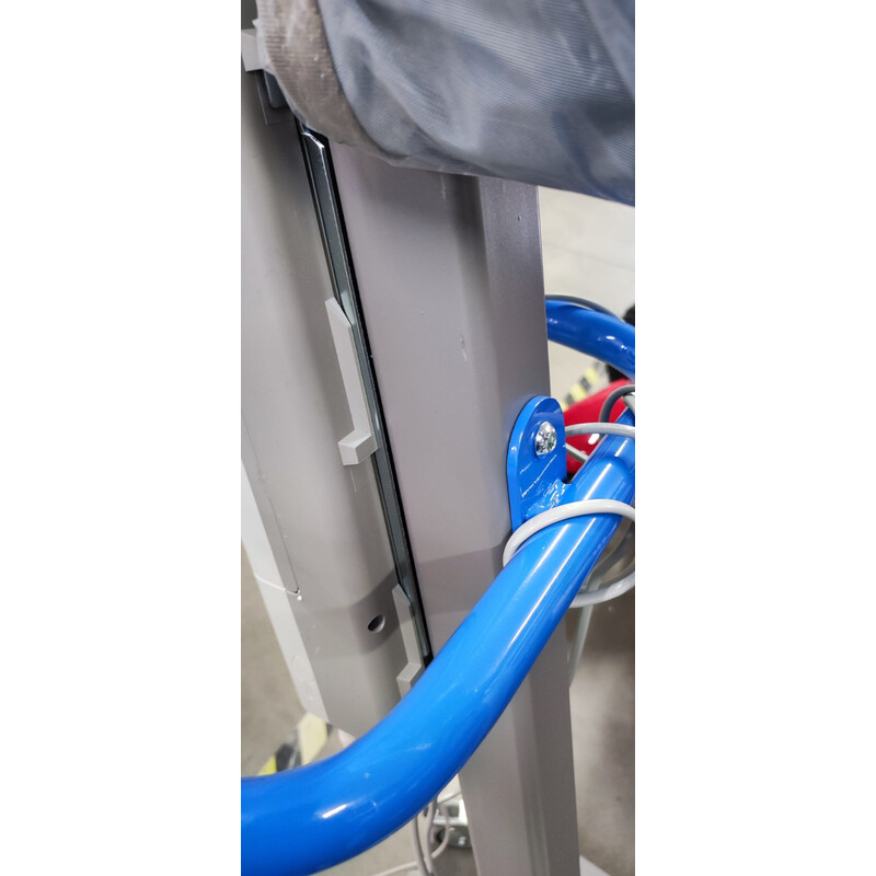 Dispozitiv electric de ridicare pacienți - FĂRĂ SLING, ROȚI UȘOR MURDARE, ZGÂRIETURI PE CONSTRUCȚIE