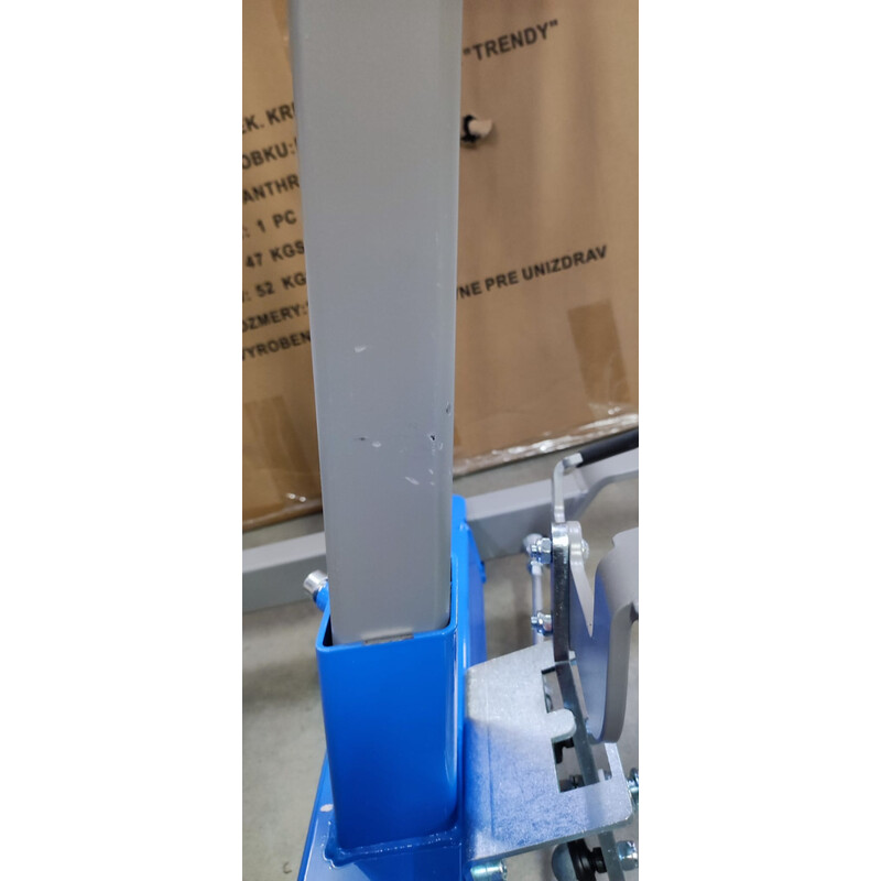 Dispozitiv electric de ridicare pacienți - FĂRĂ SLING, ROȚI UȘOR MURDARE, ZGÂRIETURI PE CONSTRUCȚIE