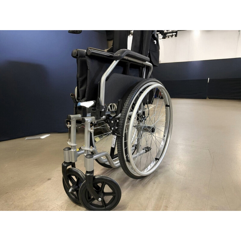 Scaun cu rotile  UNIZDRAV LIGHT - ARTICOL FOLOSIT