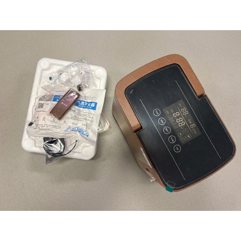 Concentrator de oxigen cu ieșire vocală UNIZDRAV, 7 l/min, imitație de lemn (Produs folosit)