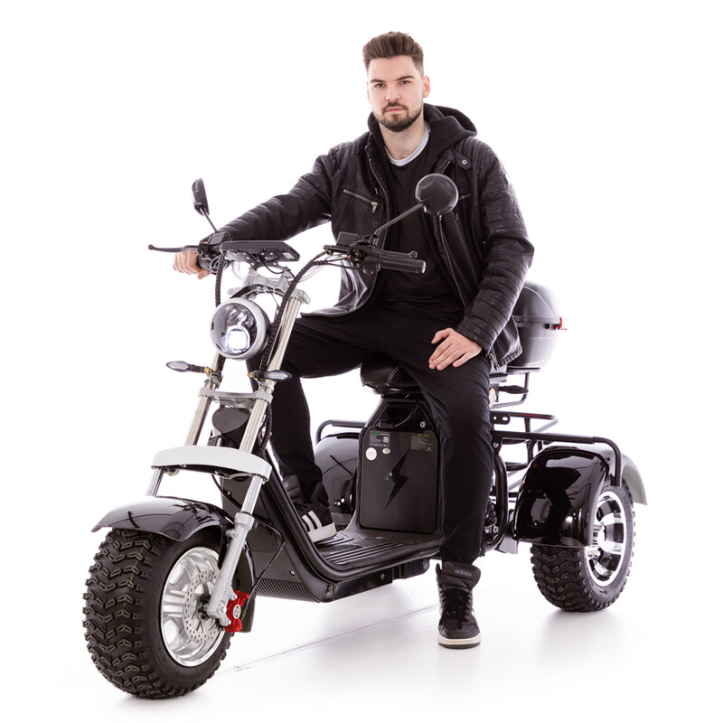 ELECTRIC CHOPPER UNIZDRAV PRO cu trei roți - motor puternic de 2000 W (Articol folosit)